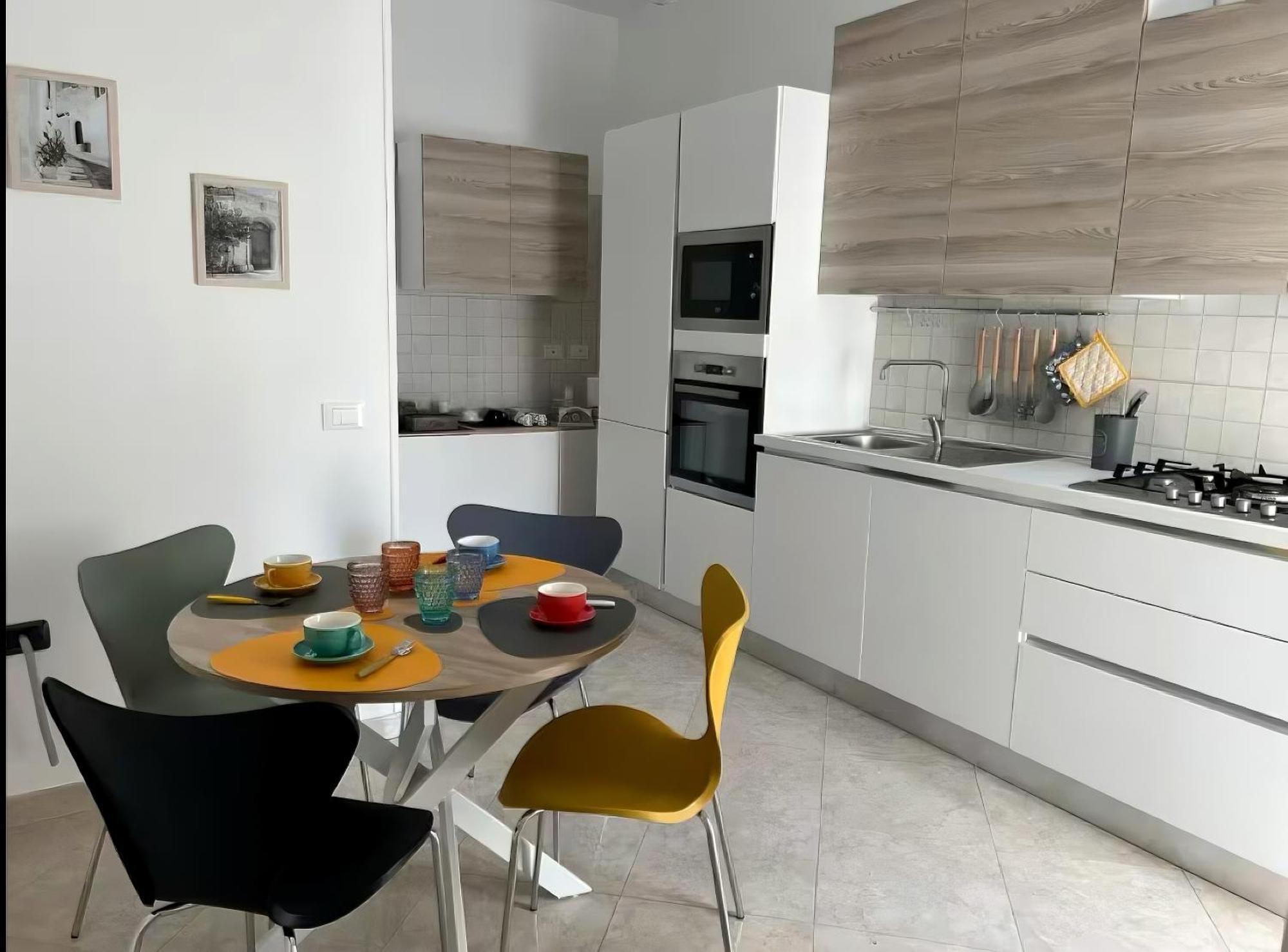 Fd Apartments - Zoe Prestigioso Appartamento Vicino Alla Stazione E Al Centro モノーポリ エクステリア 写真